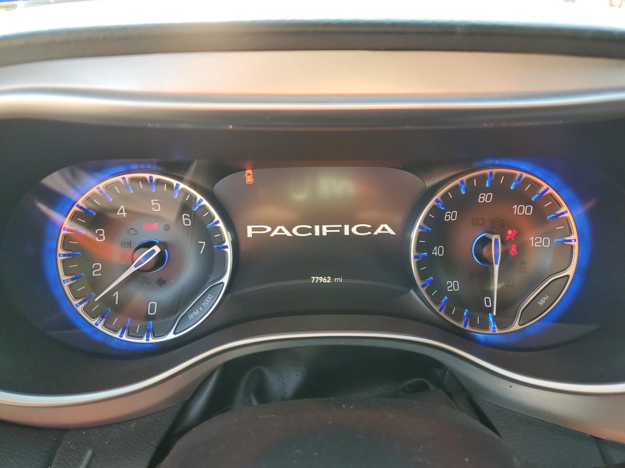 2C4RC1EG7JR197556 2018 Chrysler Pacifica Touring L Plus