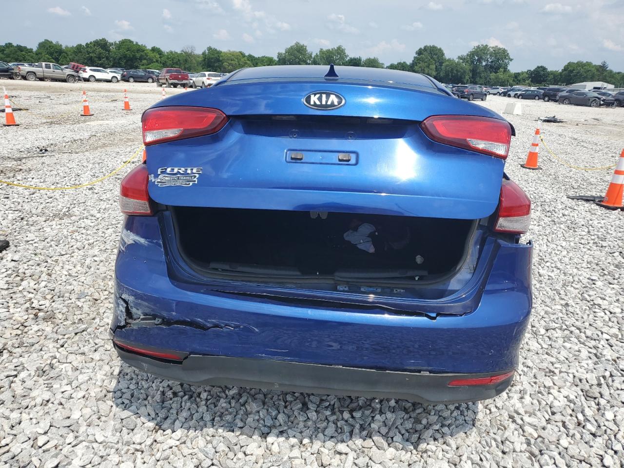 3KPFK4A7XHE057333 2017 Kia Forte Lx