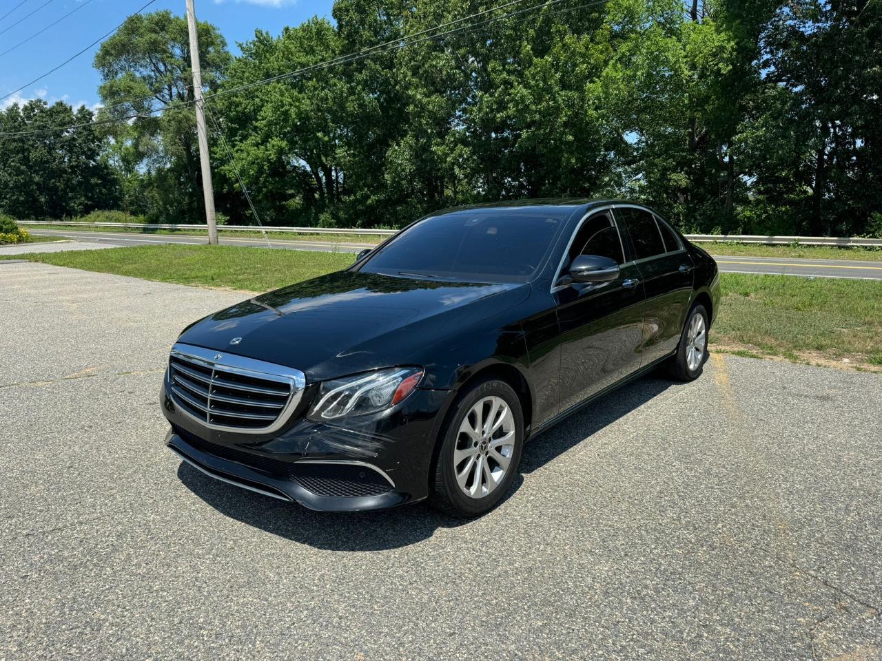 2018 Mercedes-Benz E 300 4Matic vin: WDDZF4KB5JA338118