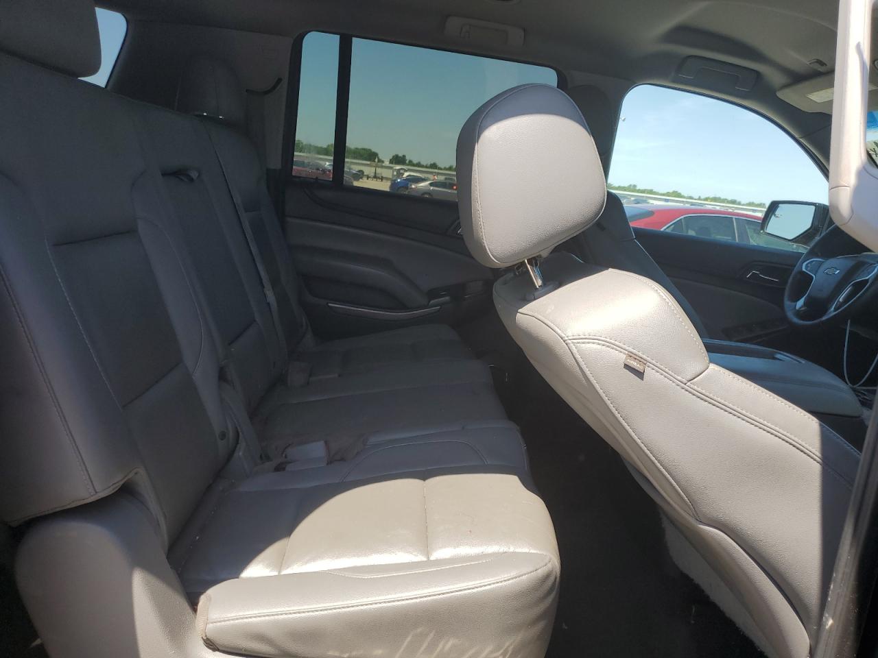 2015 Chevrolet Suburban C1500 Lt vin: 1GNSCJKC6FR557794