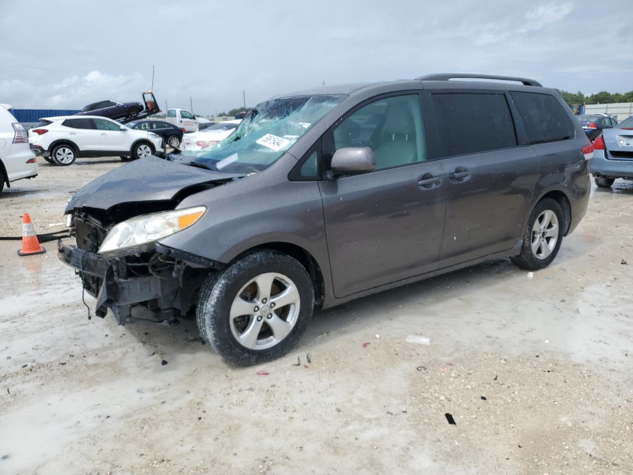 5TDKK3DC2BS138342 2011 Toyota Sienna Le