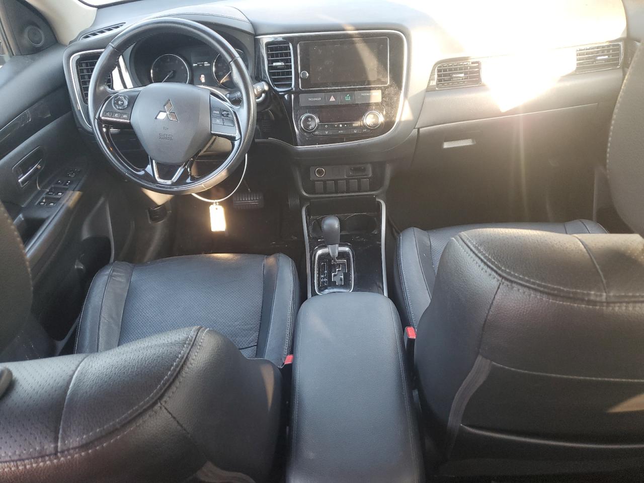 JA4AZ3A36HZ025426 2017 Mitsubishi Outlander Se