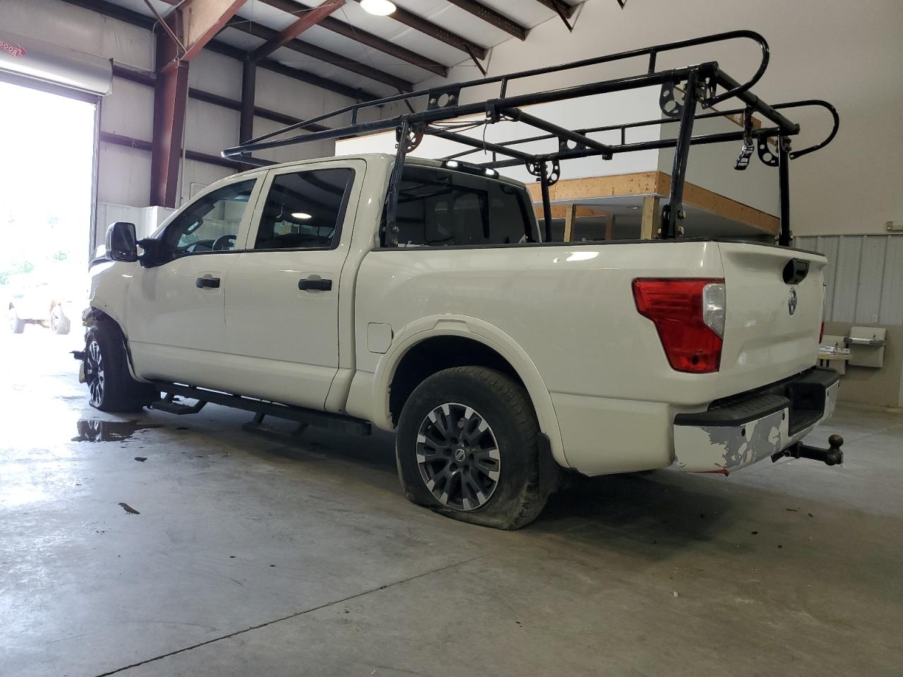 1N6AA1E50JN528456 2018 Nissan Titan Sv