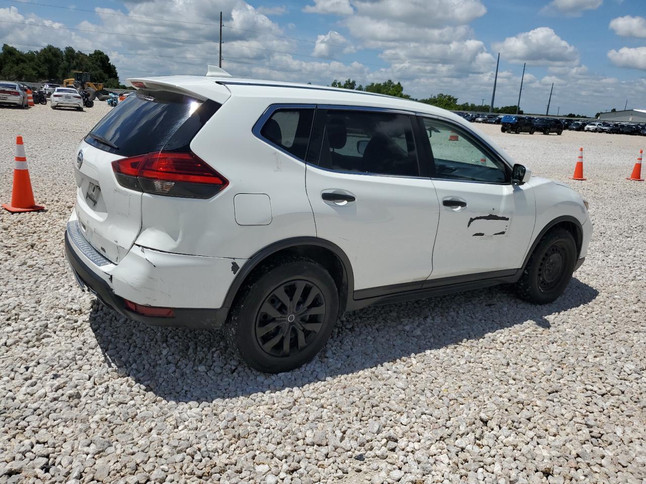 2017 Nissan Rogue S vin: KNMAT2MT1HP557918