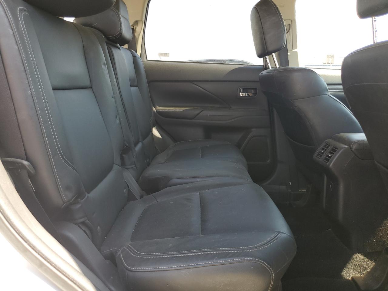 JA4AD3A38KZ036594 2019 Mitsubishi Outlander Se