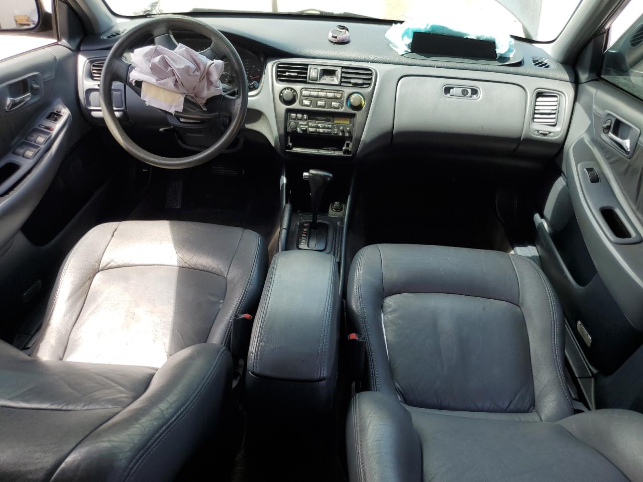 1HGCG5642YA063589 2000 Honda Accord Lx