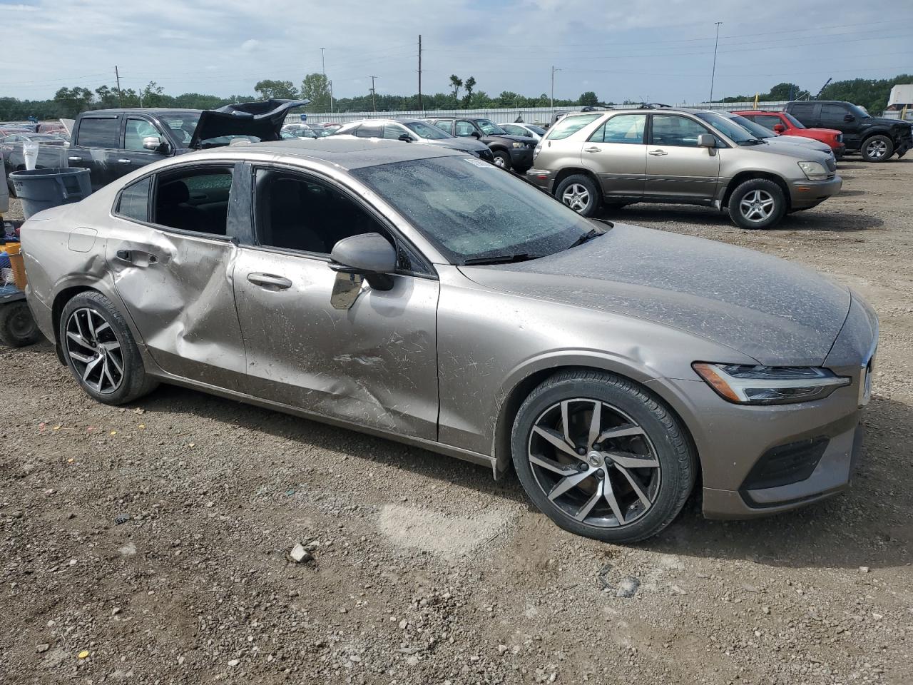 Lot #3006434107 2019 VOLVO S60 T6 MOM