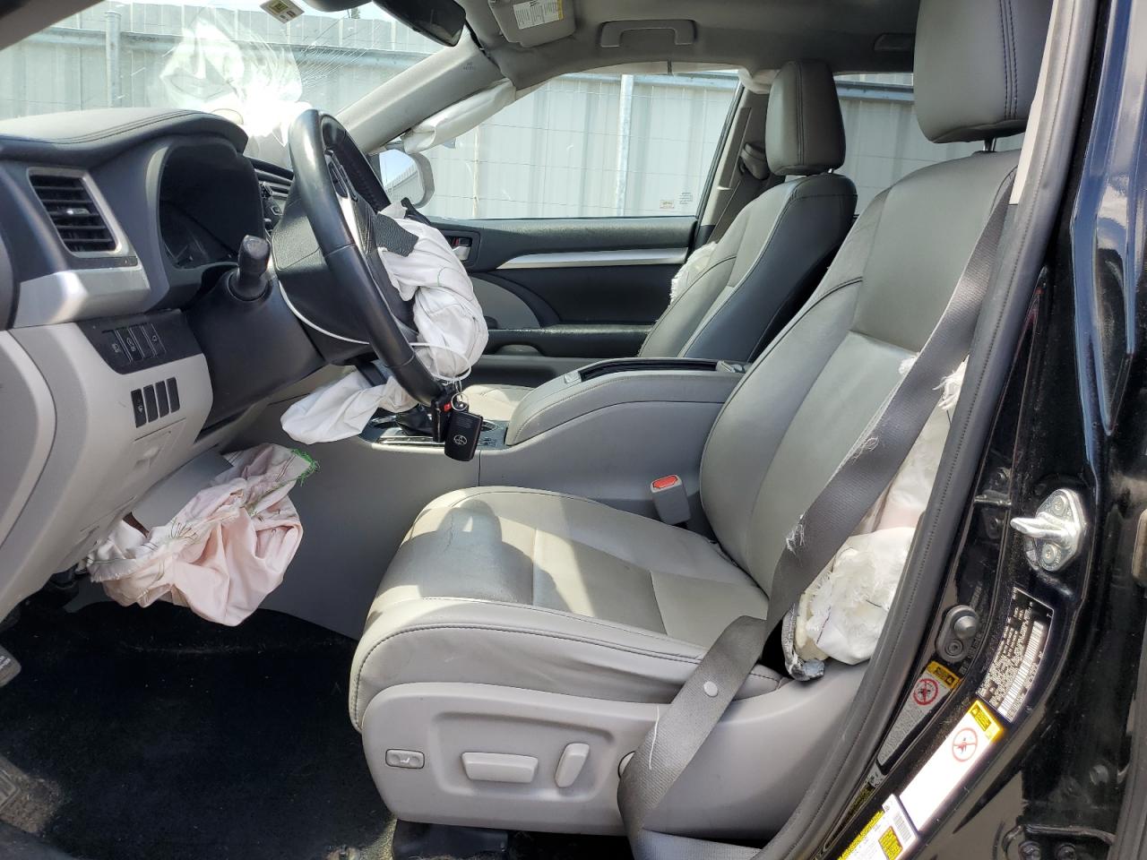 5TDJZRFH4KS999945 2019 Toyota Highlander Se