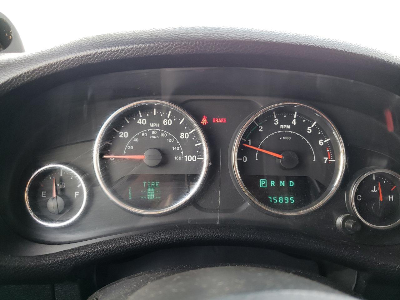 1C4HJWDG2DL583427 2013 Jeep Wrangler Unlimited Sport