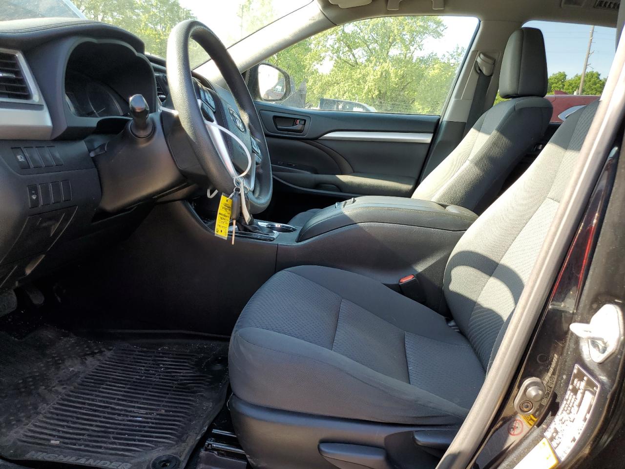 5TDBZRFH3HS427990 2017 Toyota Highlander Le