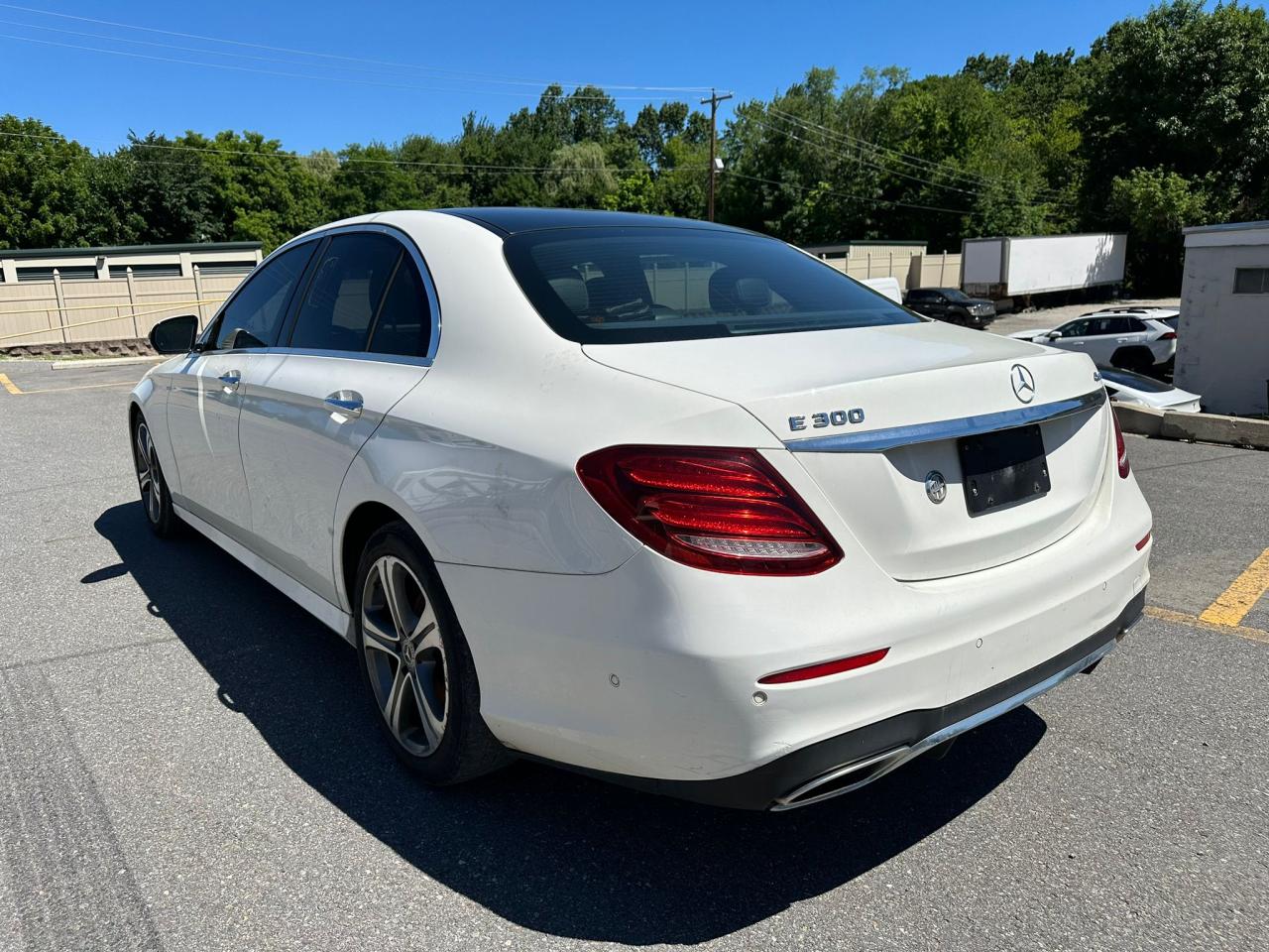 2018 Mercedes-Benz E 300 4Matic vin: WDDZF4KB2JA299262