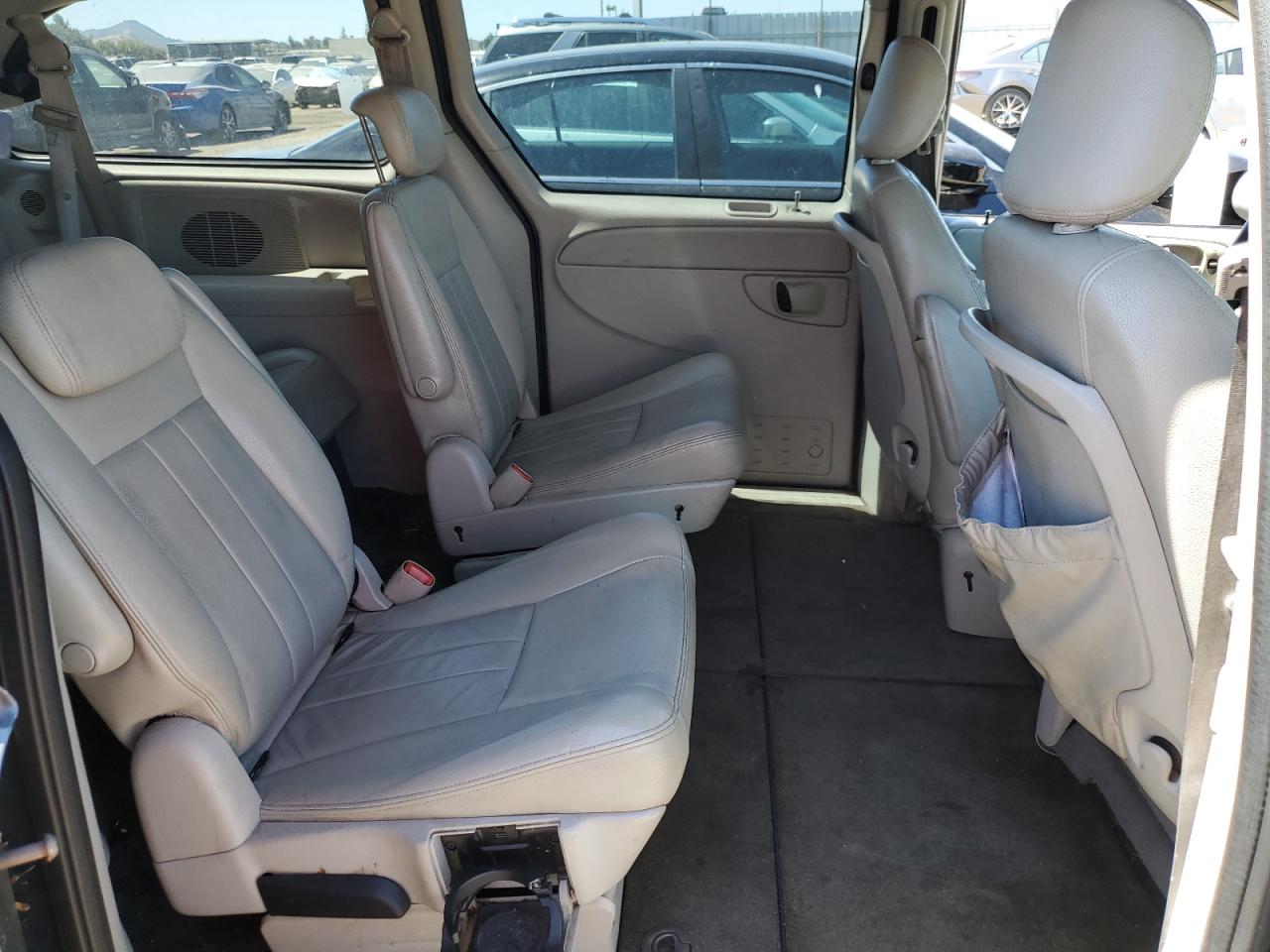 2D4GP44L75R252107 2005 Dodge Grand Caravan Sxt