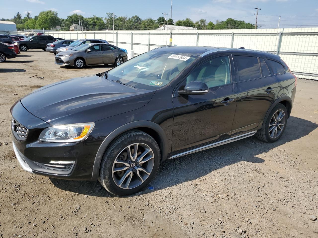 2017 Volvo V60 Cross Country Premier vin: YV440MWK0H1040387