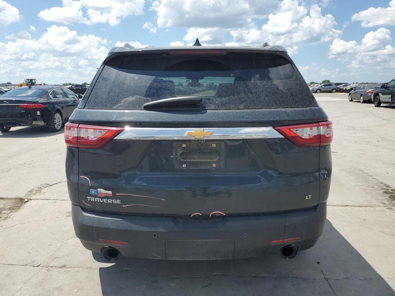 1GNERHKW1JJ110585 2018 Chevrolet Traverse Lt