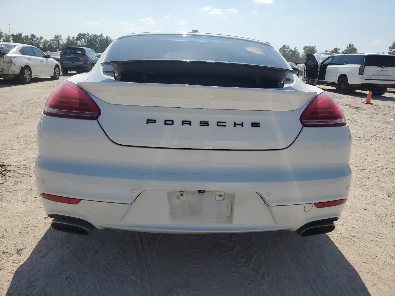 WP0AA2A78EL009785 2014 Porsche Panamera 2