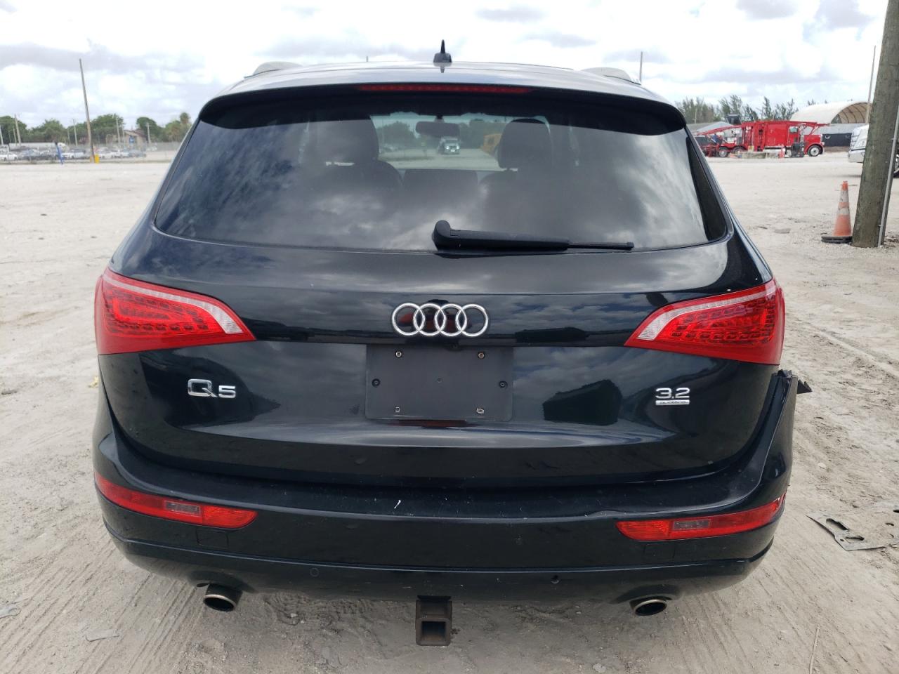 WA1LKAFP8AA104579 2010 Audi Q5 Premium Plus