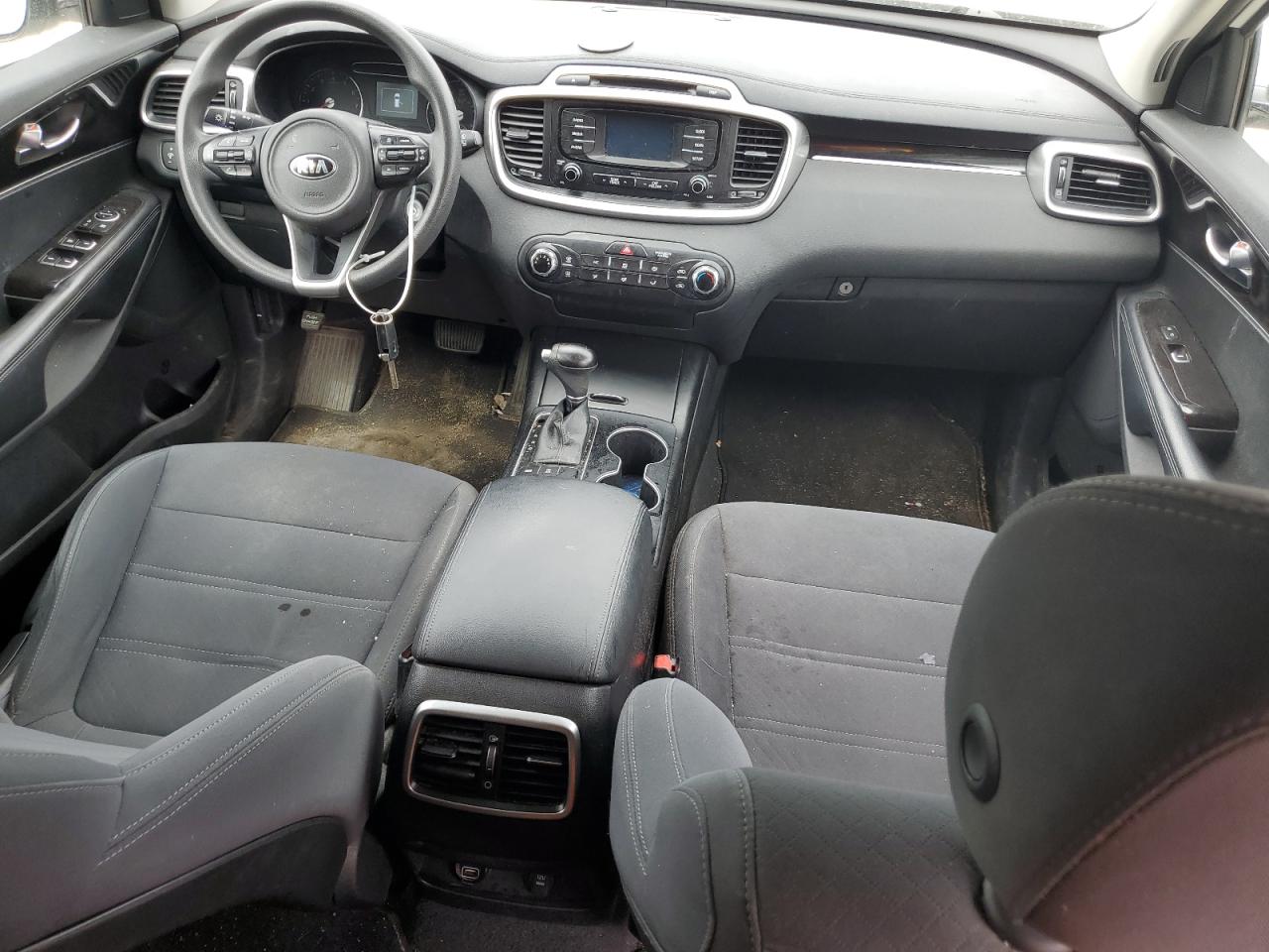 5XYPGDA50JG418632 2018 Kia Sorento Lx