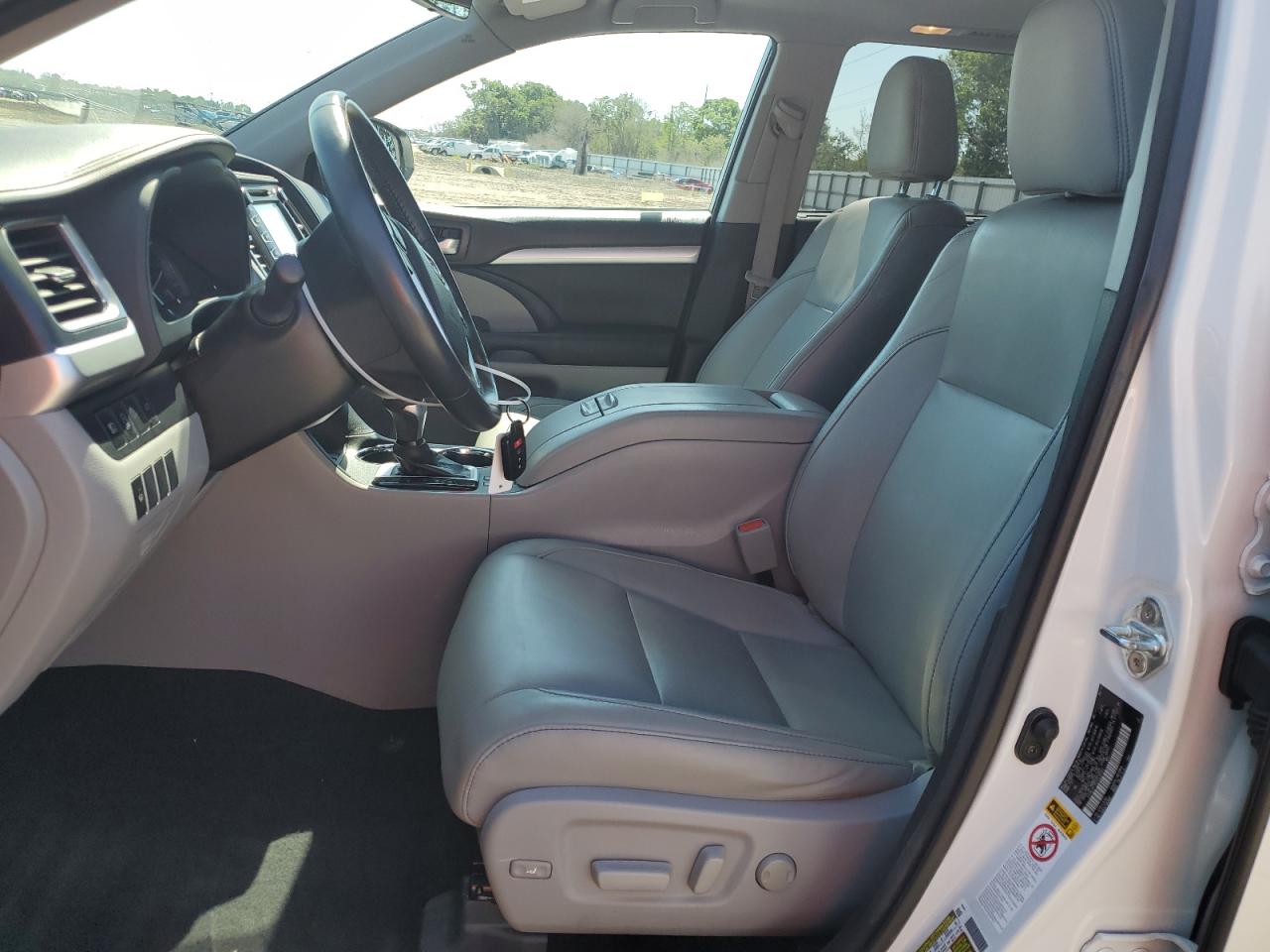 5TDKZRFH5HS516542 2017 Toyota Highlander Se