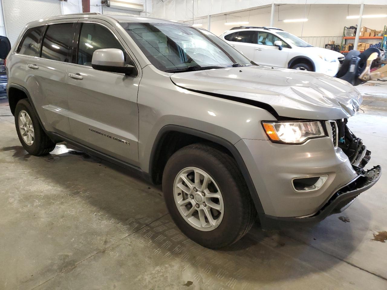 1C4RJFAG0JC365667 2018 Jeep Grand Cherokee Laredo