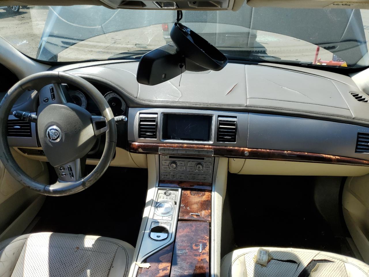 SAJWA0GB8BLR81793 2011 Jaguar Xf Premium