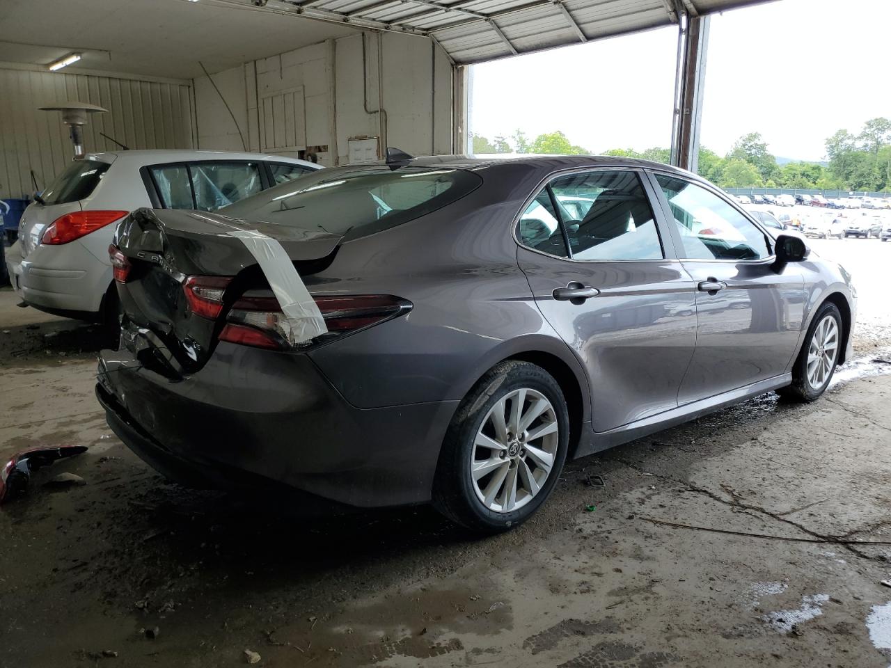 2022 Toyota Camry Le vin: 4T1C11AK6NU644341