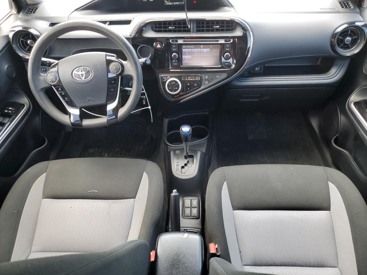 JTDKDTB36J1614357 2018 Toyota Prius C