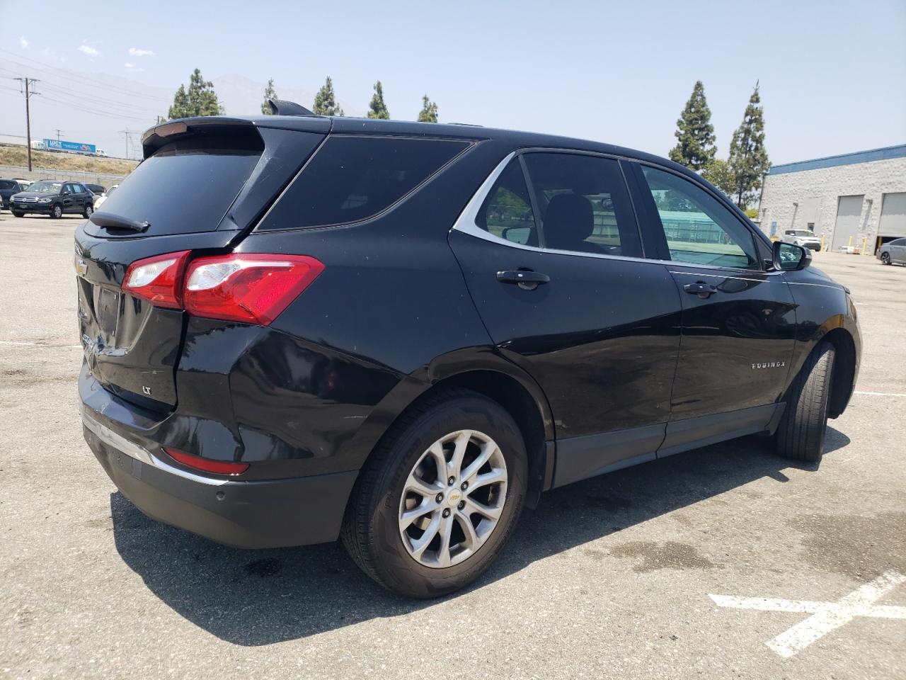 2GNAXJEV0J6255029 2018 Chevrolet Equinox Lt