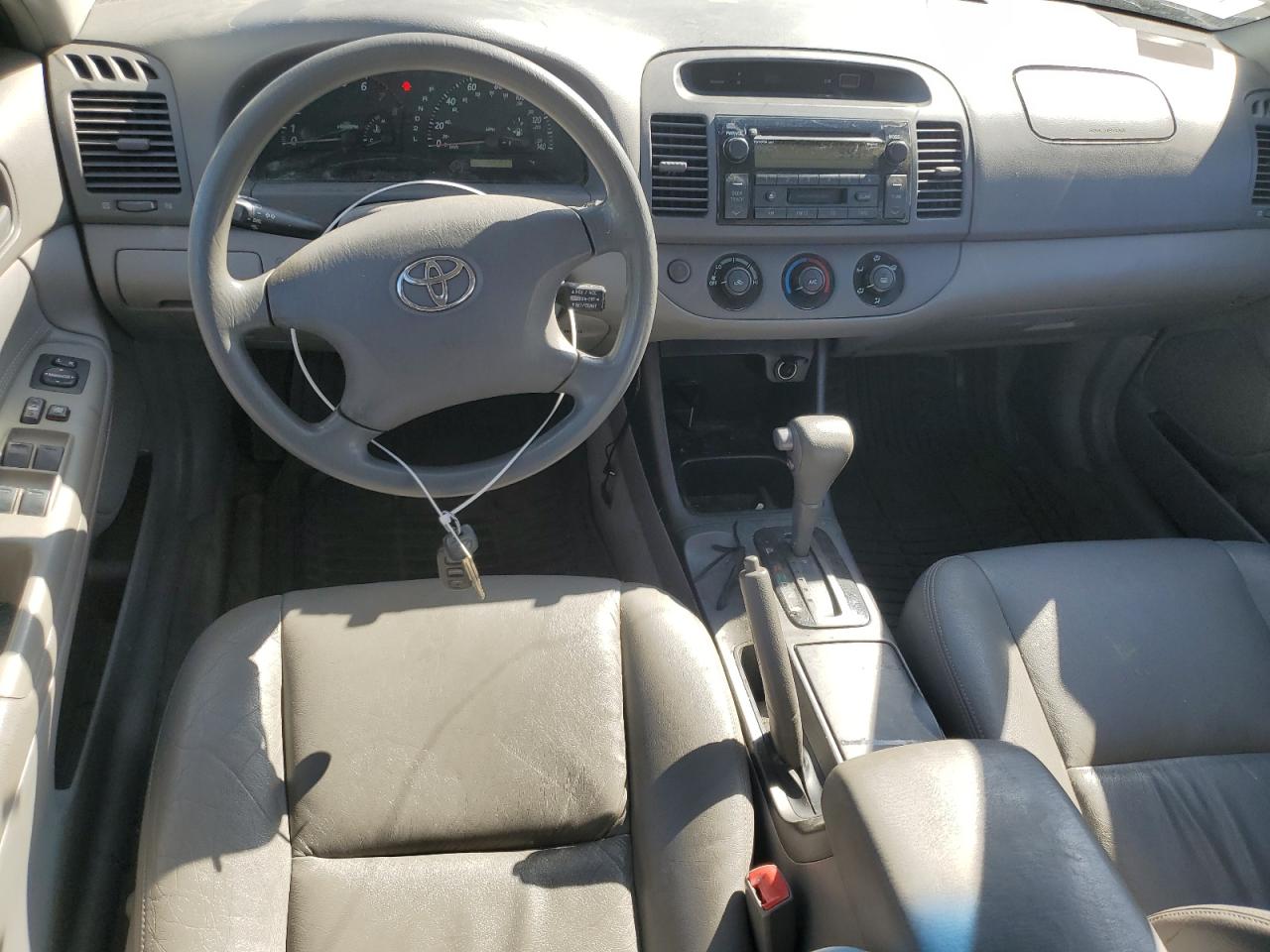 4T1BE32KX4U319538 2004 Toyota Camry Le