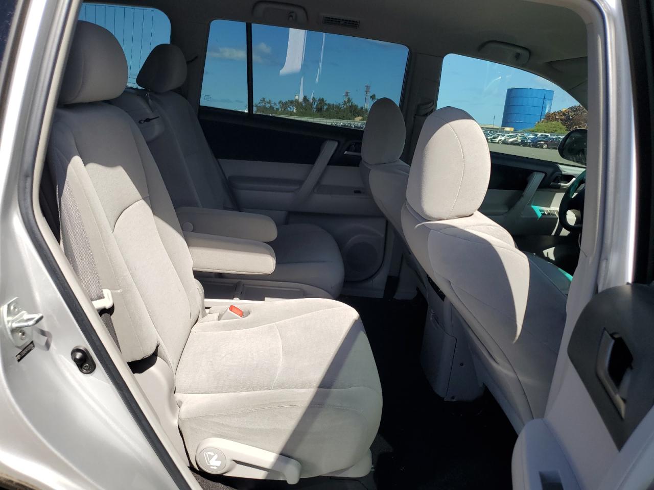 5TDZA3EH7CS020901 2012 Toyota Highlander Base