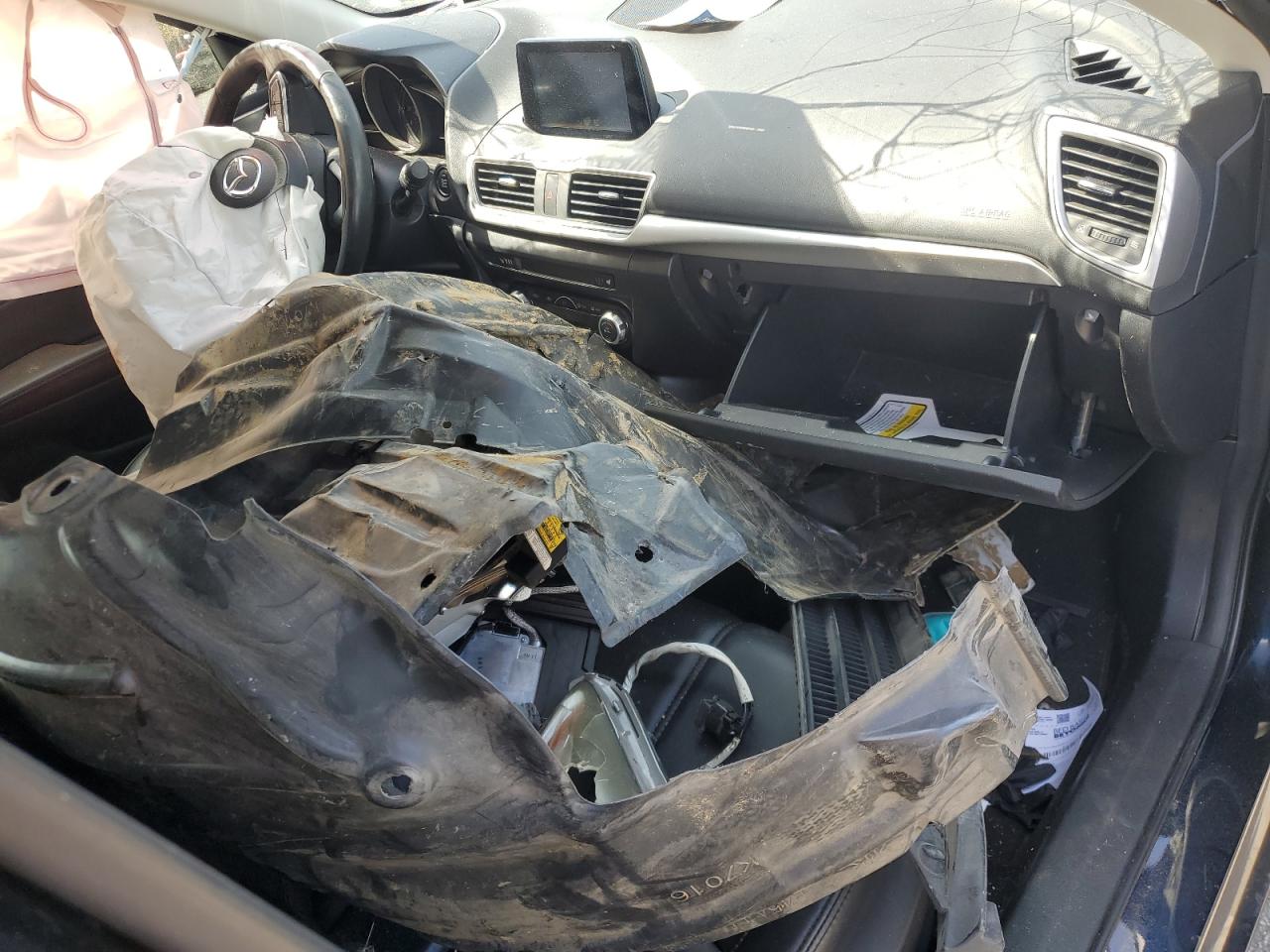 3MZBN1L35JM215293 2018 Mazda 3 Touring