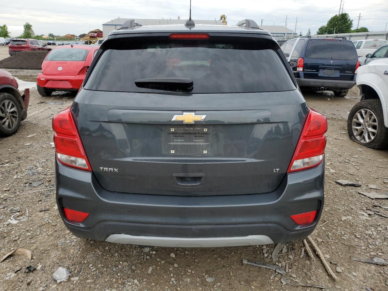 KL7CJLSB8JB675074 2018 Chevrolet Trax 1Lt