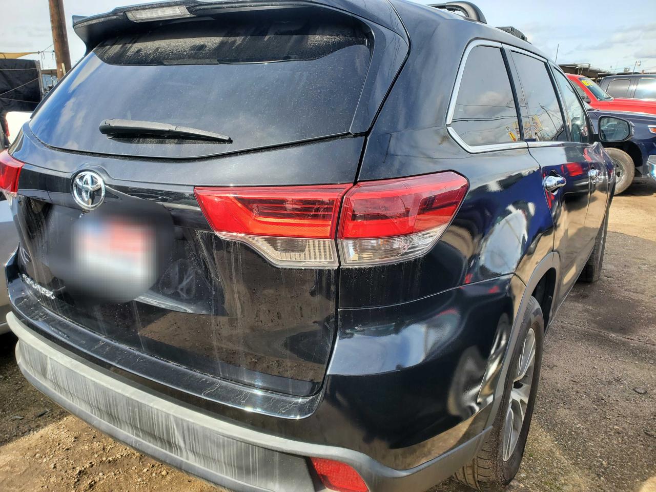 2019 Toyota Highlander Le vin: 5TDZZRFH6KS309325