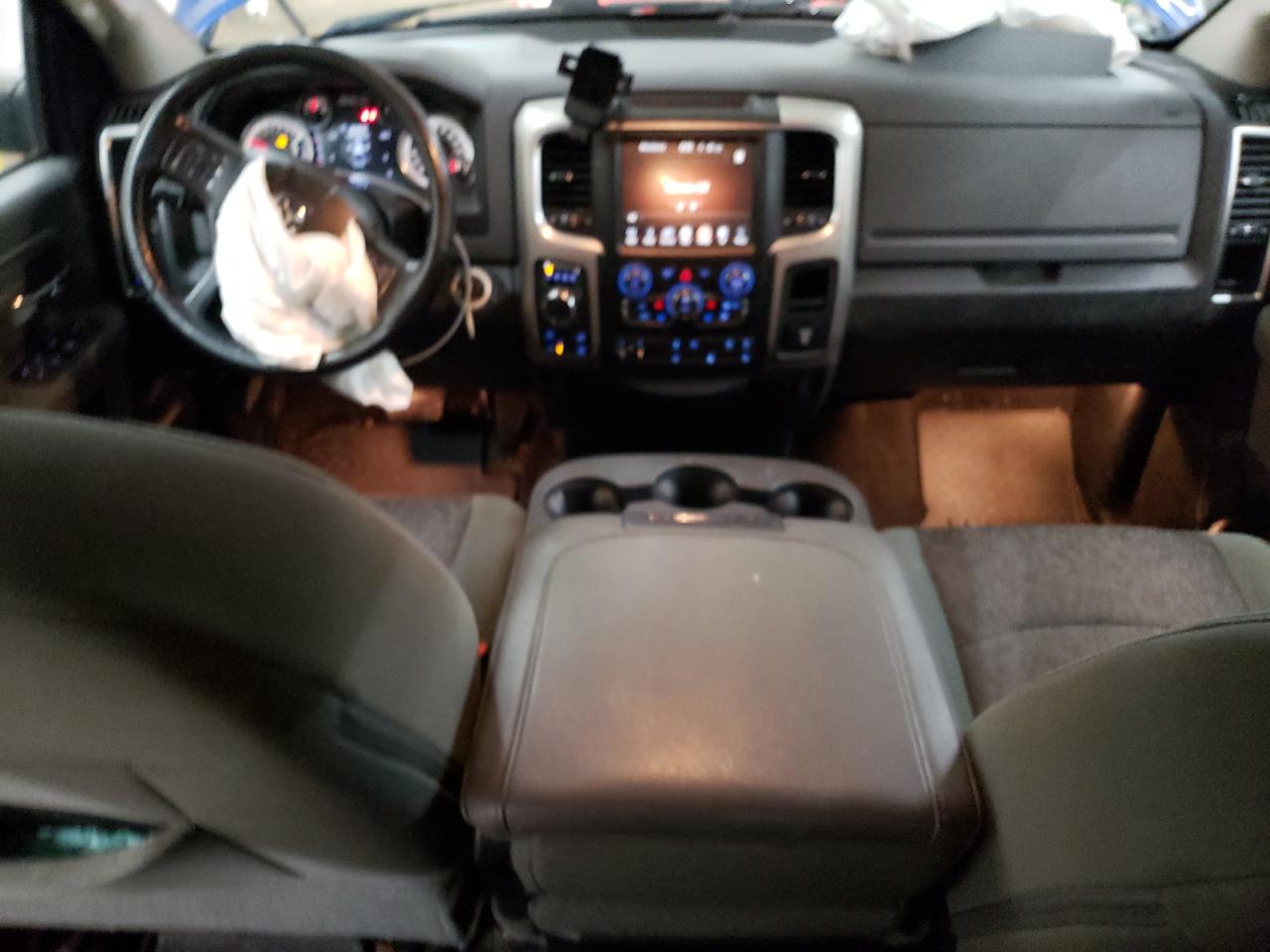 1C6RR7TT9FS622001 2015 Ram 1500 Slt