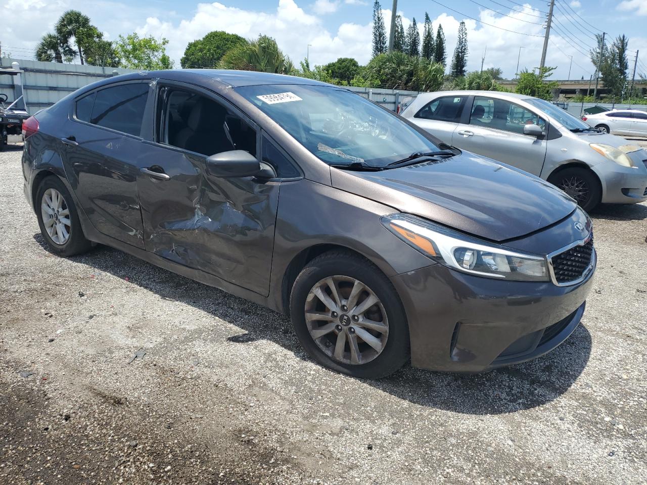 2017 Kia Forte Lx vin: 3KPFL4A74HE015401