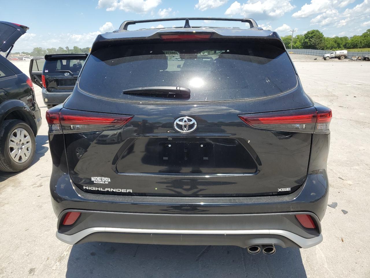 2024 Toyota Highlander Le vin: 5TDKDRAH7RS528473