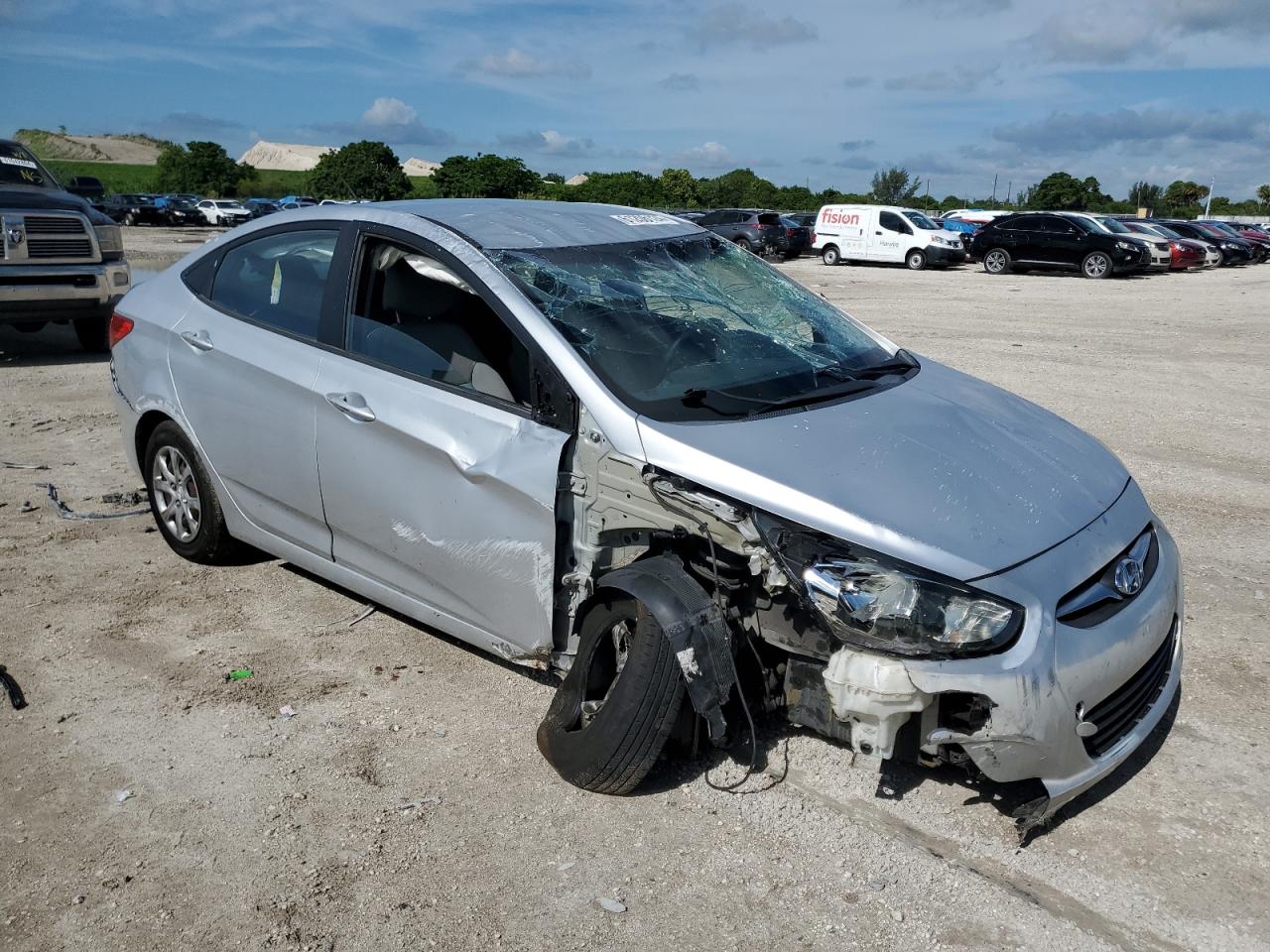 2013 Hyundai Accent Gls vin: KMHCT4AE2DU525092