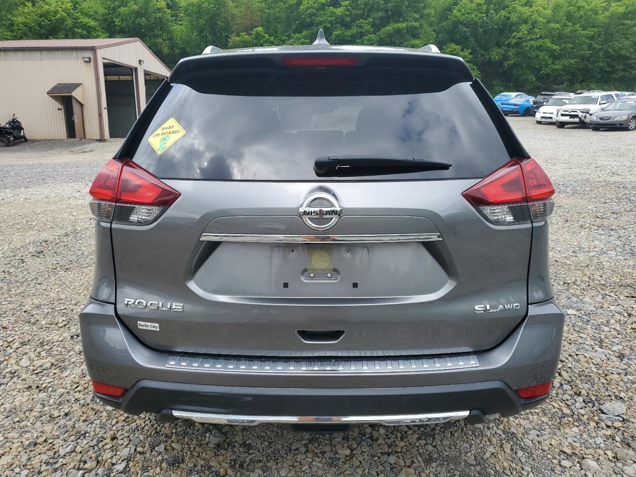 2018 Nissan Rogue S vin: JN8AT2MVXJW324587