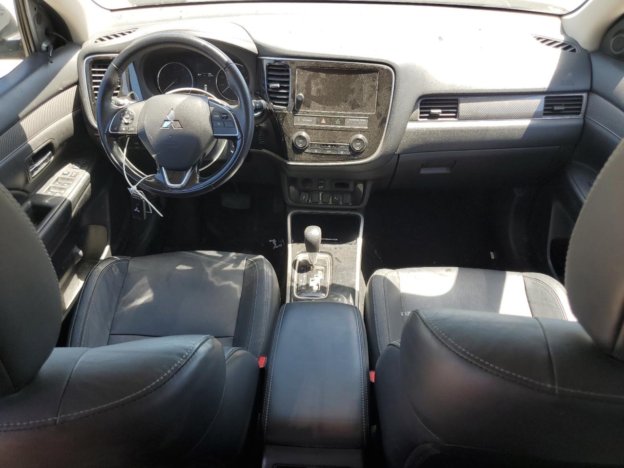 JA4AZ3A35KZ041415 2019 Mitsubishi Outlander Se