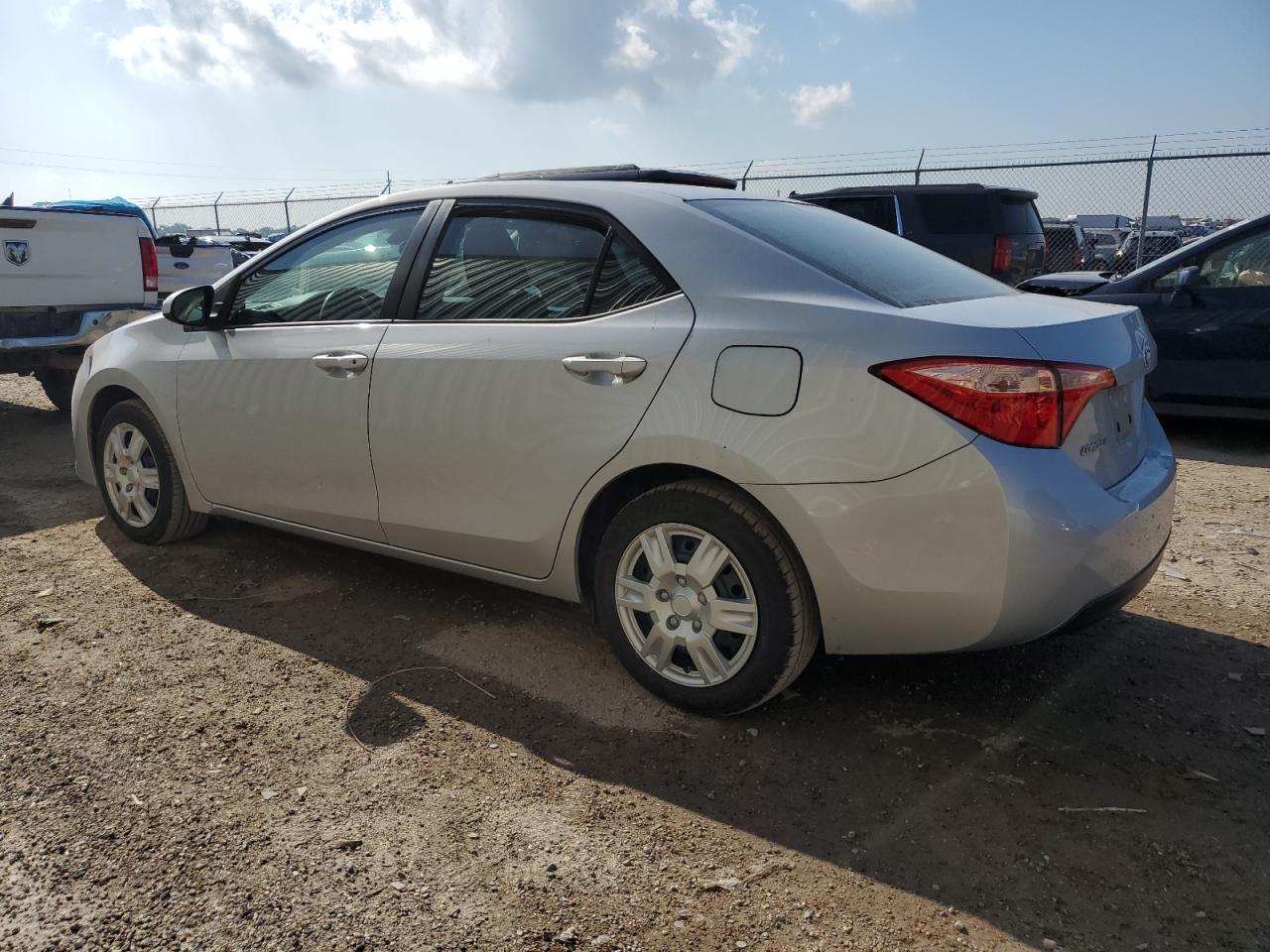 5YFBURHE3JP814586 2018 Toyota Corolla L