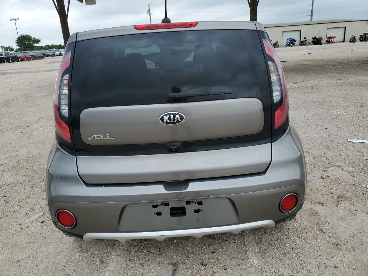 KNDJP3A50J7594965 2018 Kia Soul +