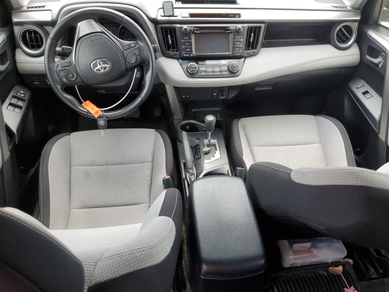 JTMWFREV8HJ127733 2017 Toyota Rav4 Xle