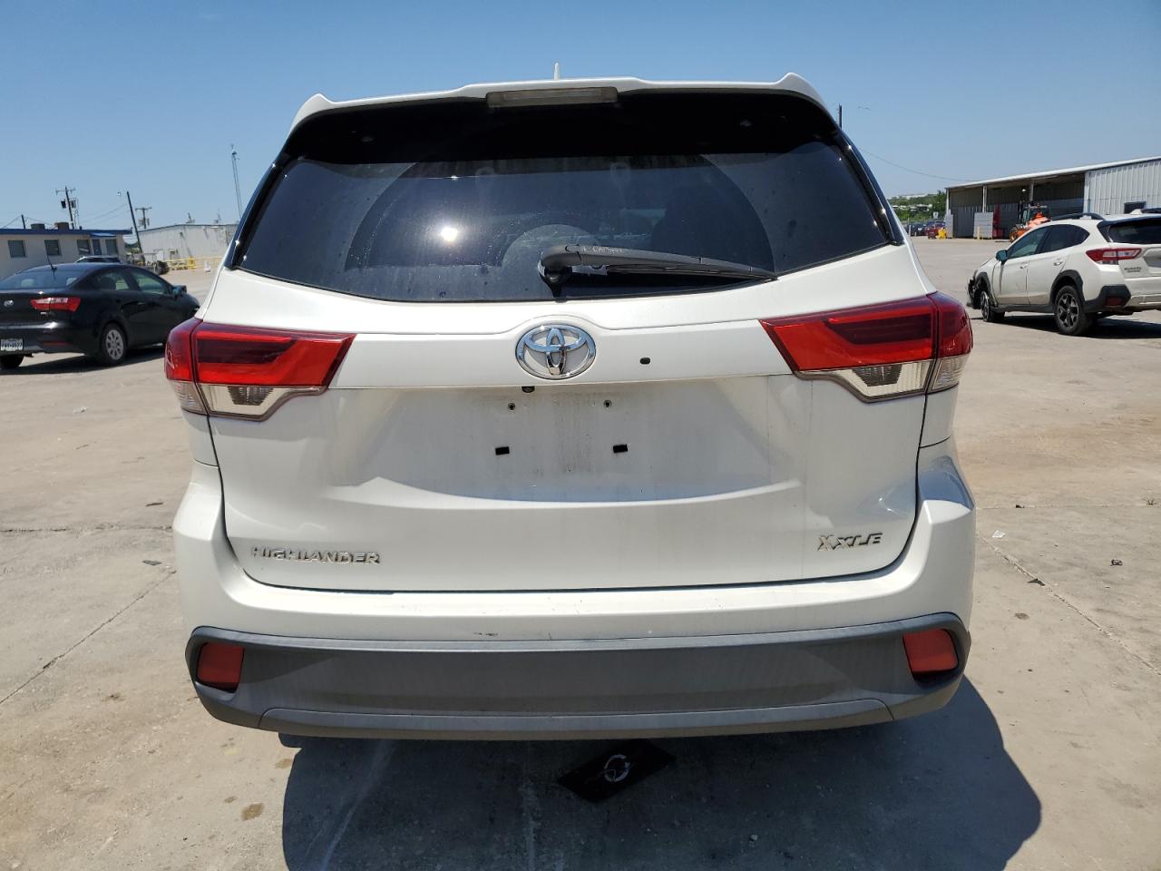 5TDKZRFH3HS518984 2017 Toyota Highlander Se