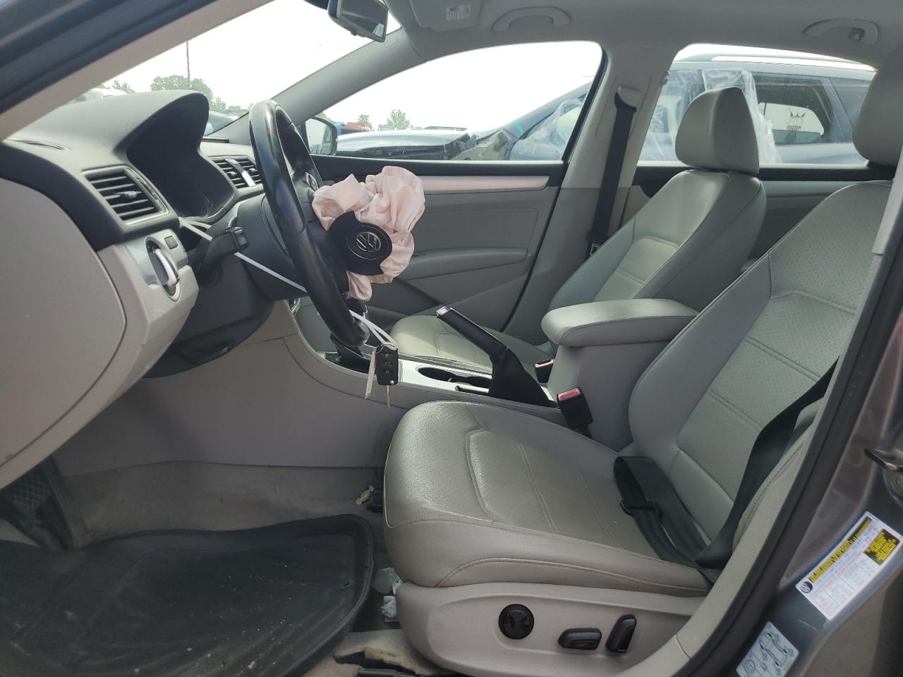 1VWBN7A30DC025865 2013 Volkswagen Passat Se