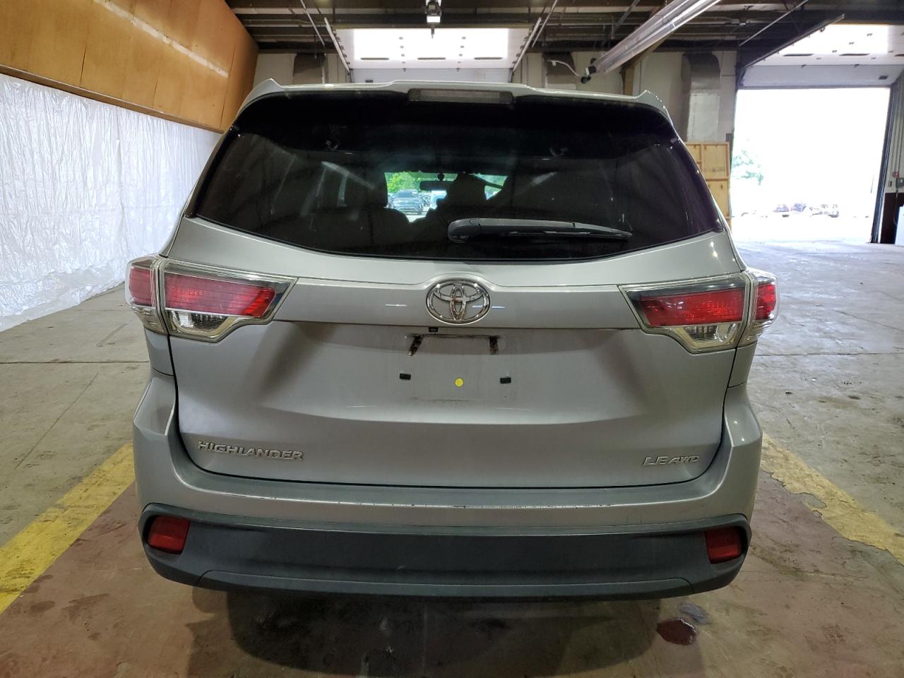 5TDBKRFH1ES023277 2014 Toyota Highlander Le