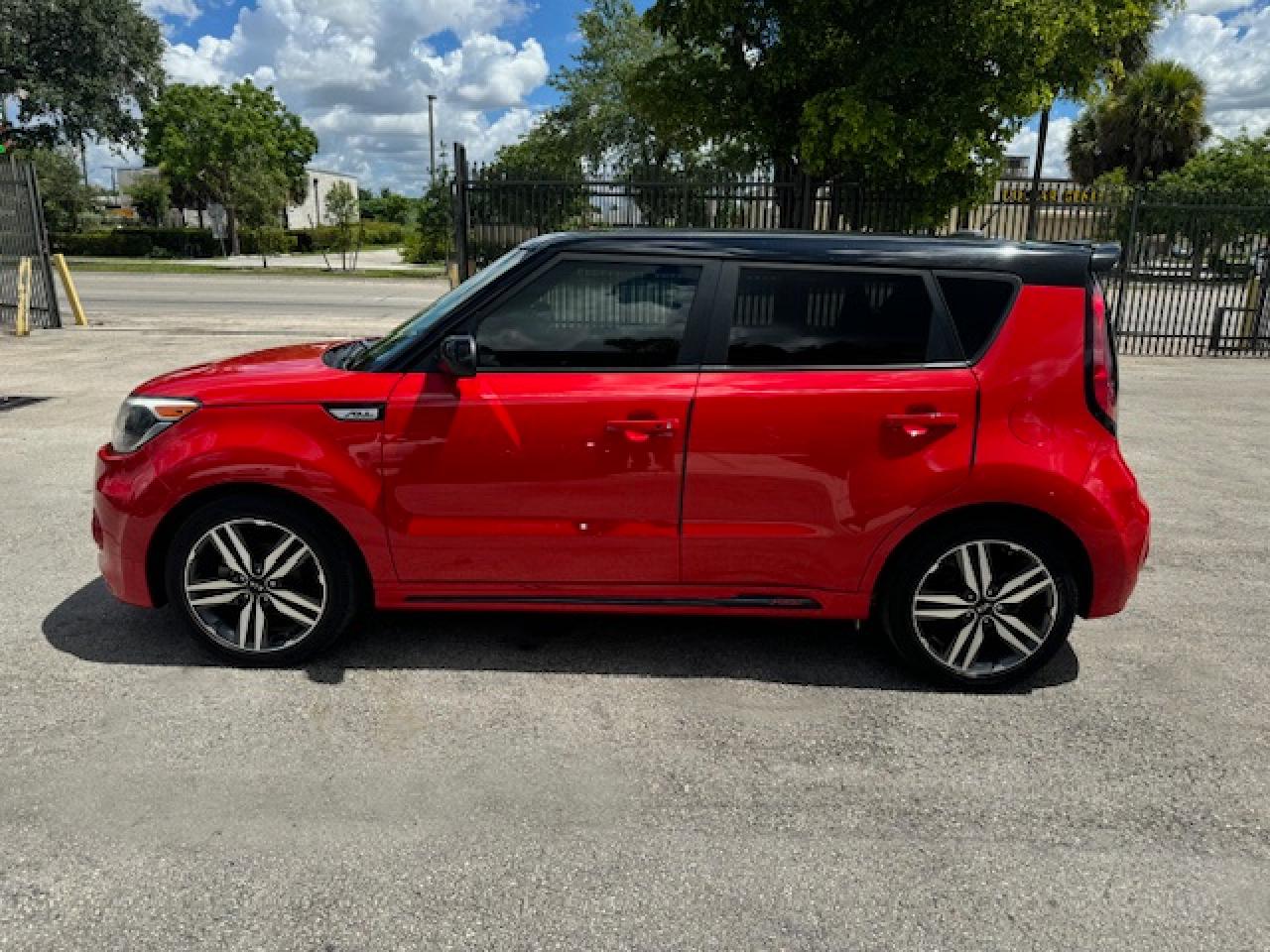 2019 Kia Soul + vin: KNDJP3A53K7665383