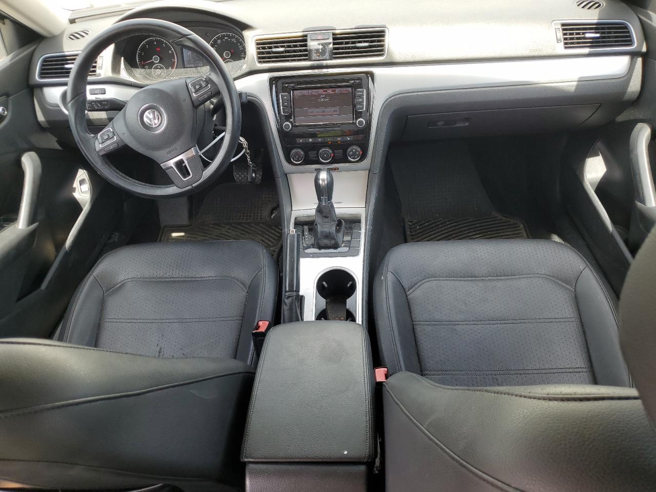 1VWBH7A37DC092132 2013 Volkswagen Passat Se
