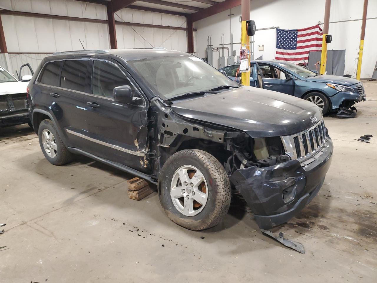 1J4RR4GG0BC576237 2011 Jeep Grand Cherokee Laredo