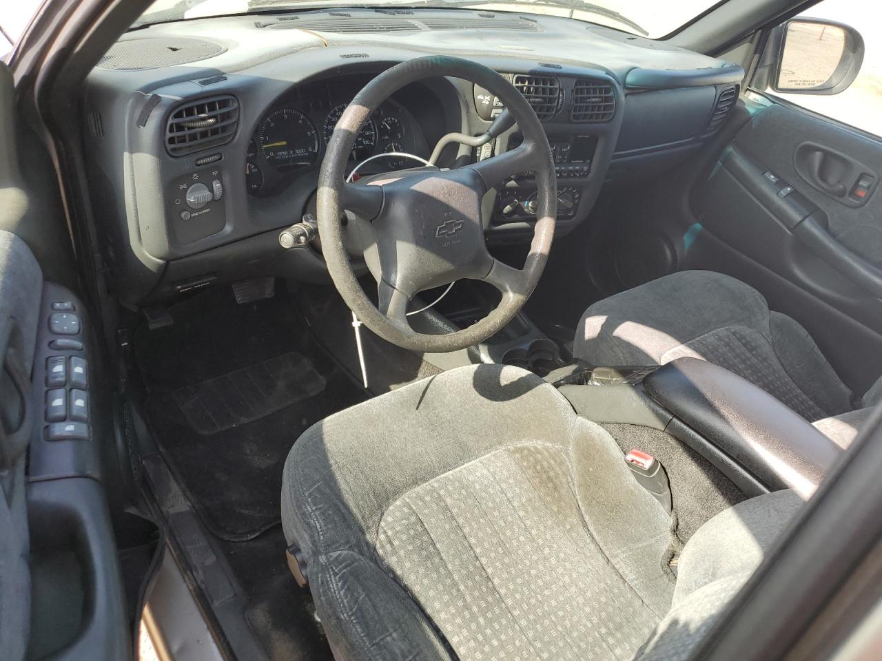 1GNDT13W0Y2202505 2000 Chevrolet Blazer