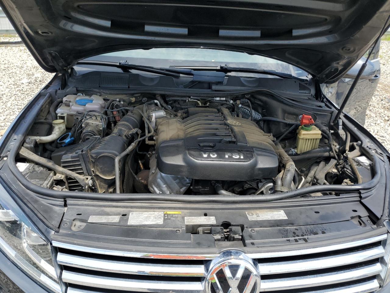 WVGEF9BP1GD001868 2016 Volkswagen Touareg Sport