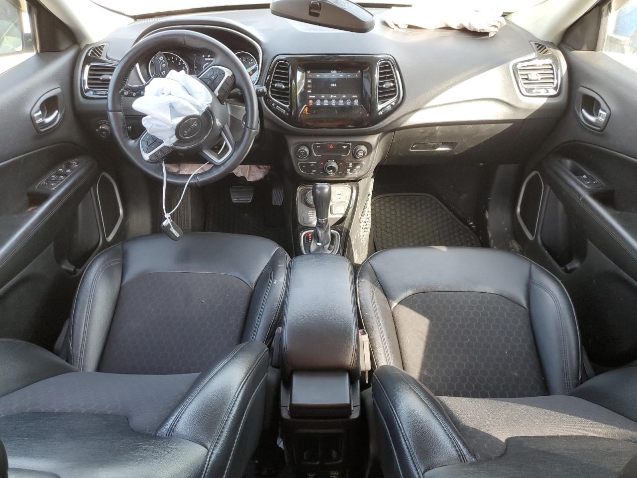 3C4NJDBB8KT683922 2019 Jeep Compass Latitude